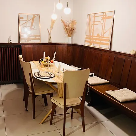 ゲストハウス Maison Midcentury Chaleureuse Proche Centre-ville 3*