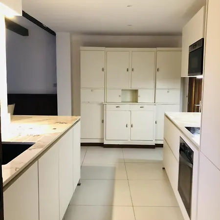 Dans Maison Midcentury Chaleureuse Proche Centre-ville