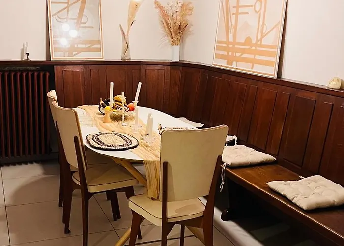 بيت ضيافة Dans Maison Midcentury Chaleureuse Proche Centre-ville 3*