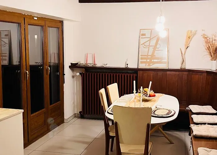 بيت ضيافة Dans Maison Midcentury Chaleureuse Proche Centre-ville 3*